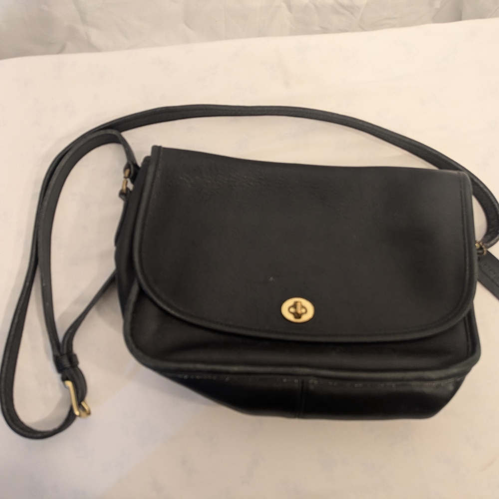 Elegant Black Leather Shoulder Bag